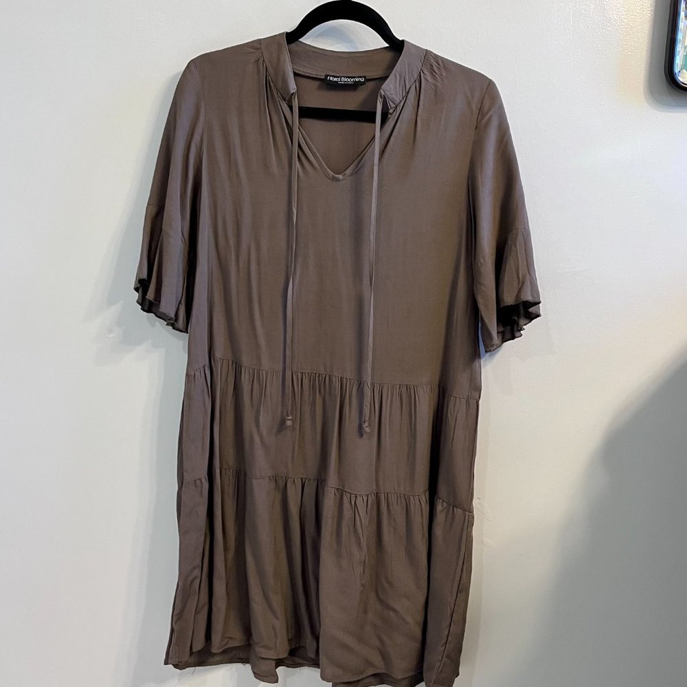 Brown tiered flowy midi dress